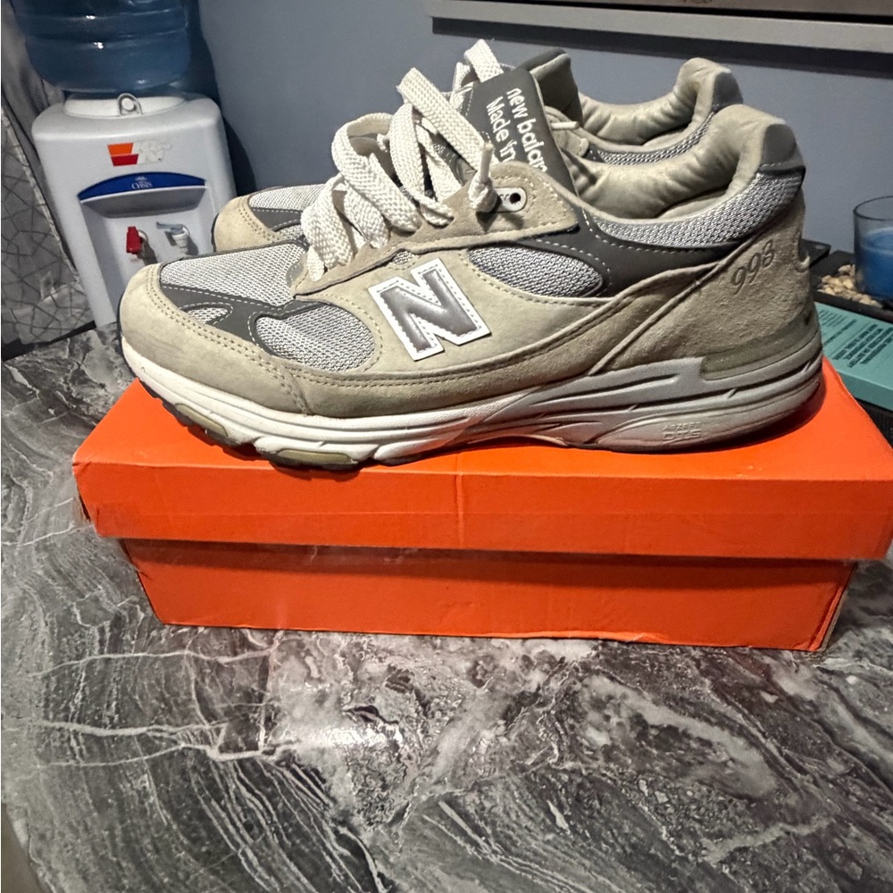 Men’s New Balance Beige and Gray Sneakers size 10.5